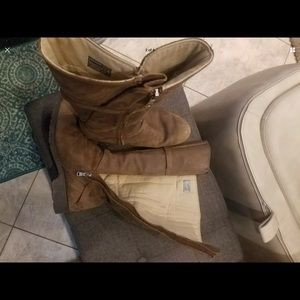 Teva De La Vina boots size 10